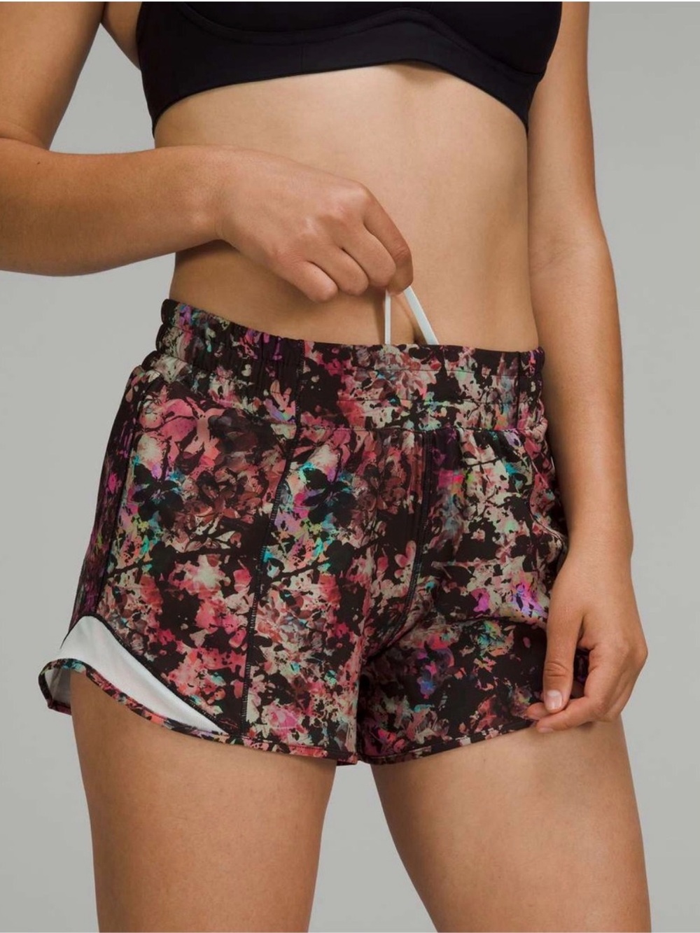 Lululemon Hotty Hot Low Rise Lined Short Stencil Blossom Red Multi Sheer Blue 4